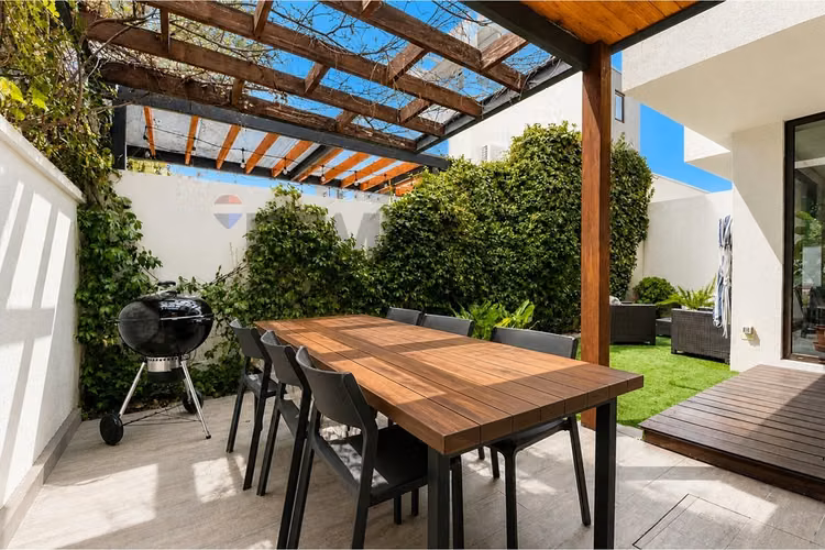 Casa 3d + servicio, jardín y quincho en las condes