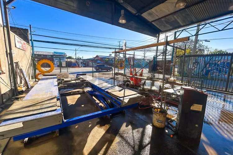 Propiedad comercial esquina con alto flujo