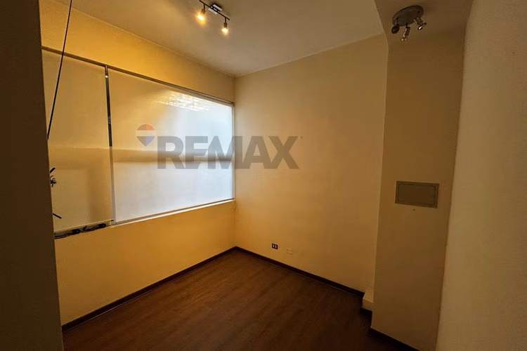 Estudio / oficina de 12m² con luz natural