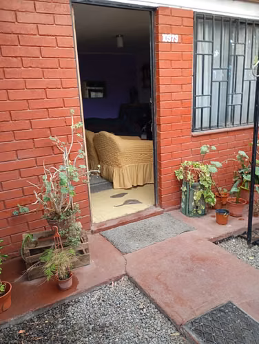 CASA ESQUINA EN PASAJE CERRADO 3 DORMITORIOS, 1 BAÑO