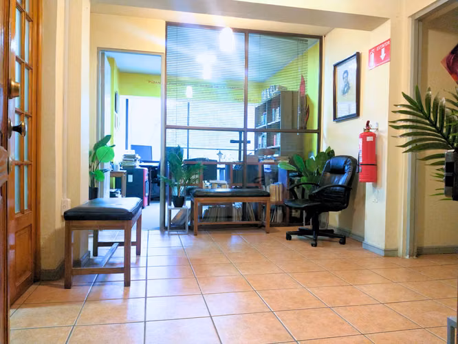 OPORTUNIDAD  OFICINA COMERCIAL METRO UC BARRIO LASTARRIA