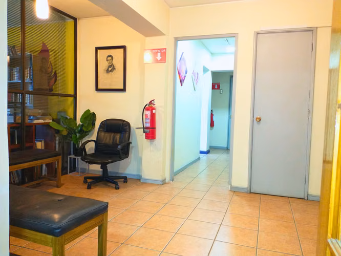 OPORTUNIDAD  OFICINA COMERCIAL METRO UC BARRIO LASTARRIA
