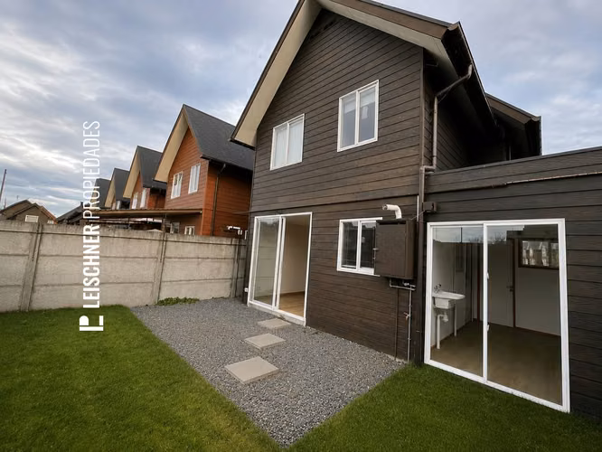 AMPLIA CASA EN CONDOMINIO DE OSORNO, ACEPTAN MASCOTAS  3D3B