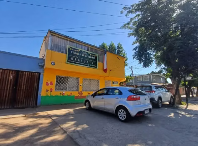 COMERCIAL 5 DORMITORIOS  3 BAÑOS