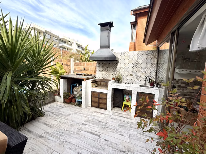 FALDEOS DE LAS PIRCAS, LINDA CASA 4D 3B EN CONDOMINIO