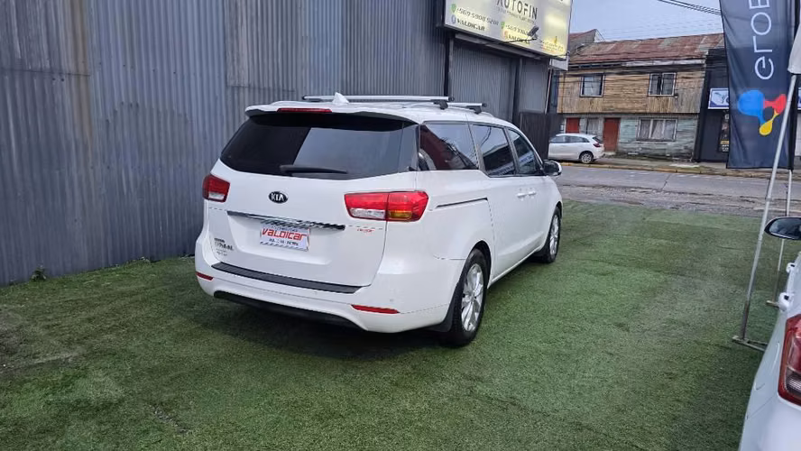 KIA GRAND CARNIVAL 3.3