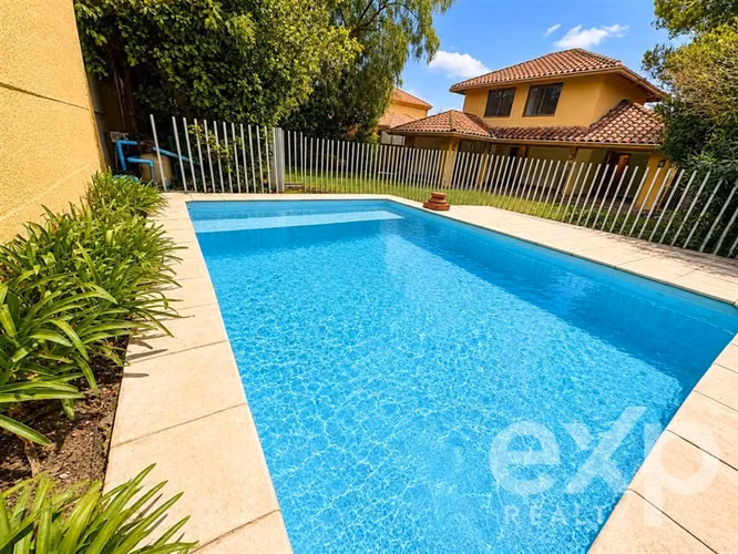 Arriendo Casa Chamisero con Piscina Cercana a Colegios.