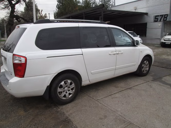 KIA GRAND CARNIVAL EX LIMITED 2.9 DIESEL AUTOMATICA - Imagen 3