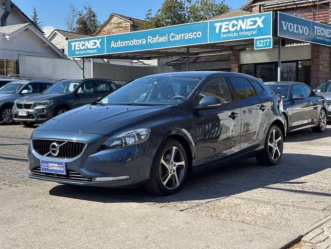 VOLVO V40 2018