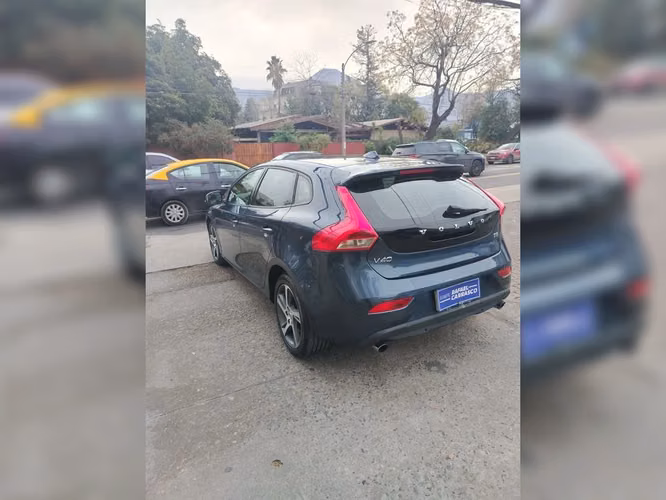 VOLVO V40 2018