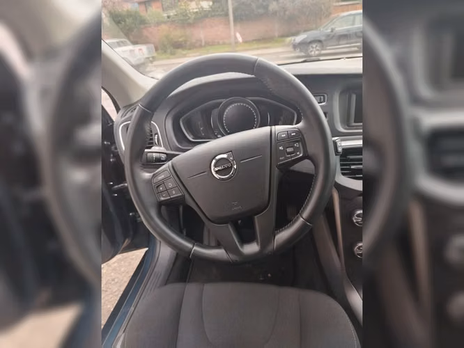 VOLVO V40 2018