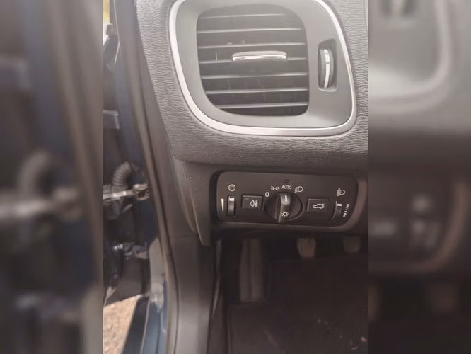 VOLVO V40 2018