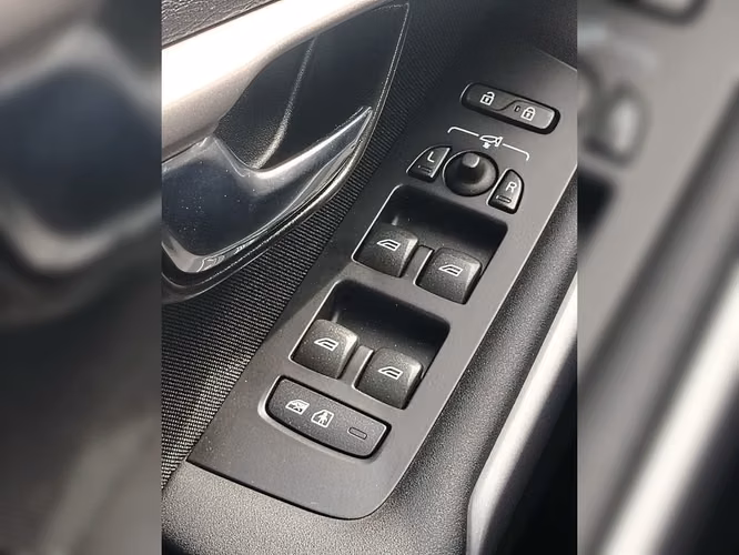 VOLVO V40 2018
