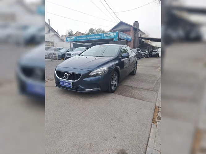 VOLVO V40 2018