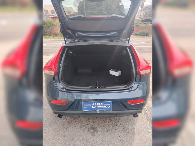 VOLVO V40 2018