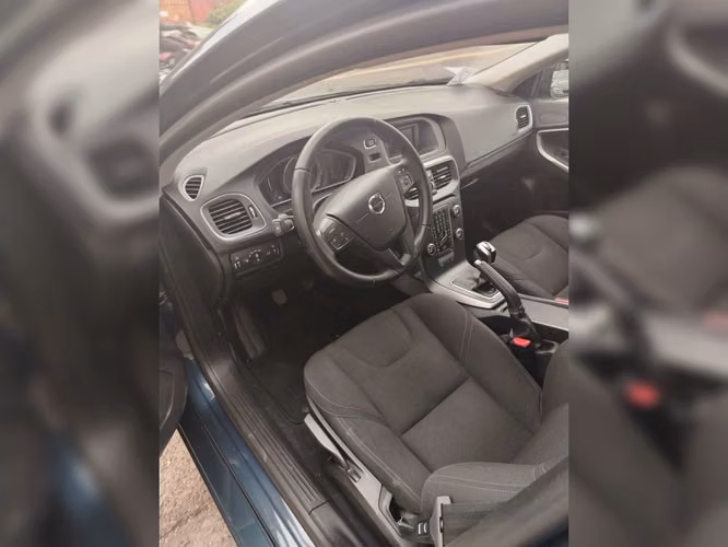 VOLVO V40 2018