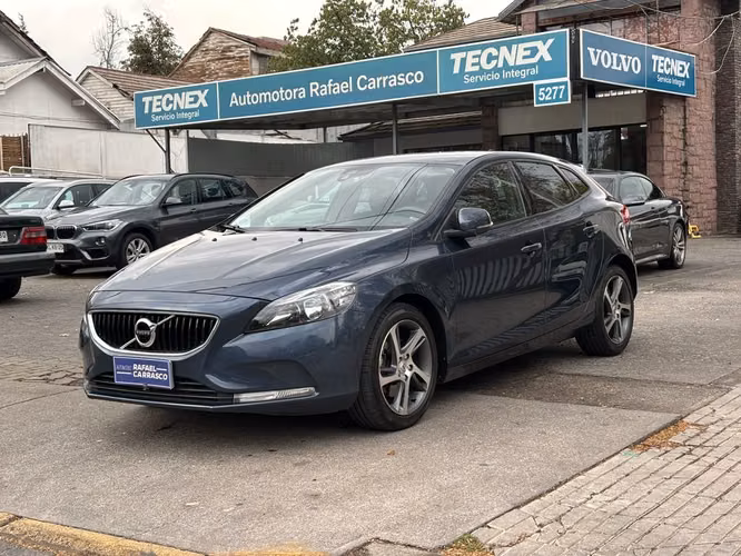 VOLVO V40 2018