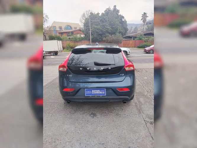 VOLVO V40 2018