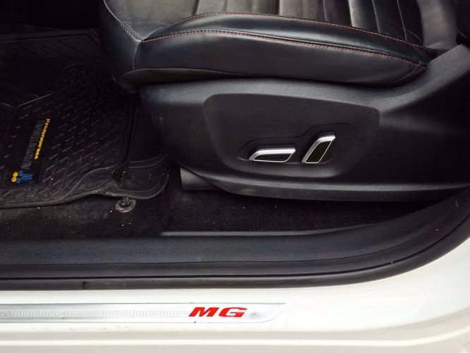 MG HS 2023