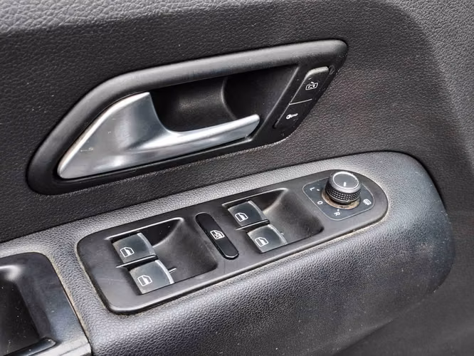 VOLKSWAGEN AMAROK 2023