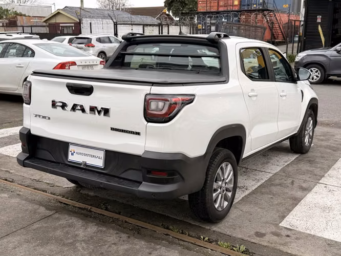 RAM 700 2024