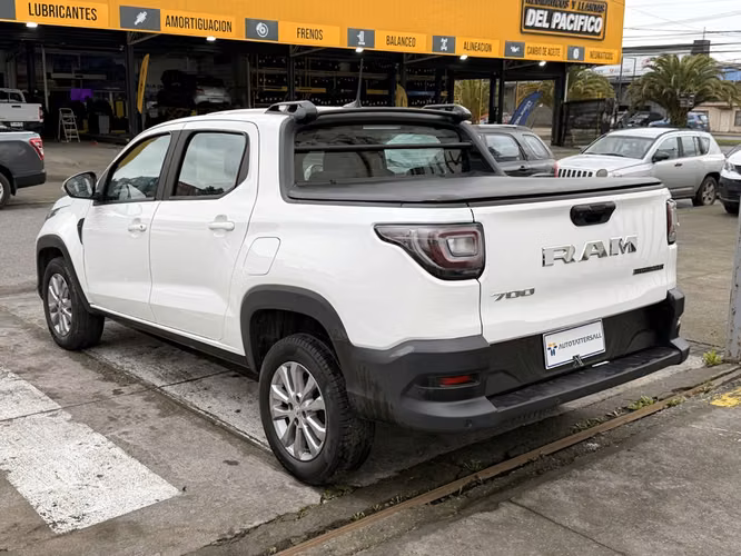RAM 700 2024