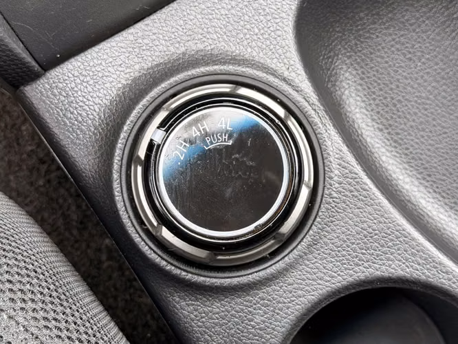 MITSUBISHI L200 2023