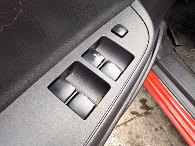 MITSUBISHI L200 2023