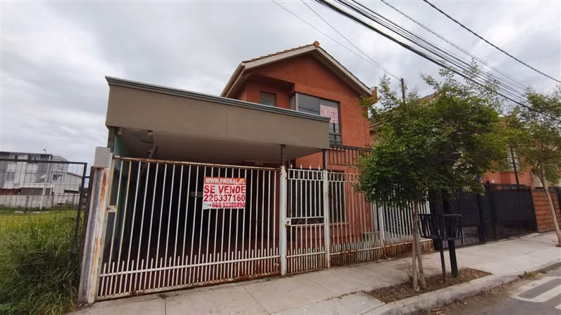 Casa en venta de 3 dorm. en Maipú