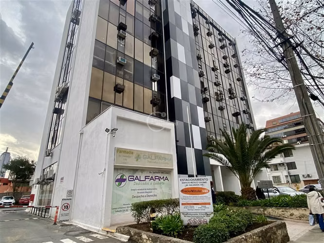 Consulta Médica Frente a Hospital Salvador