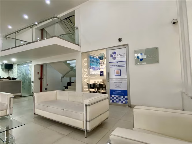 Consulta Médica Frente a Hospital Salvador