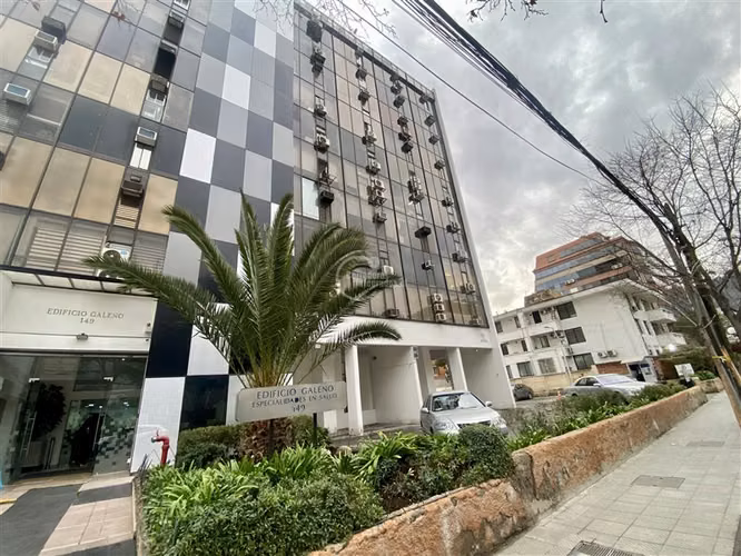 Consulta Médica Frente a Hospital Salvador