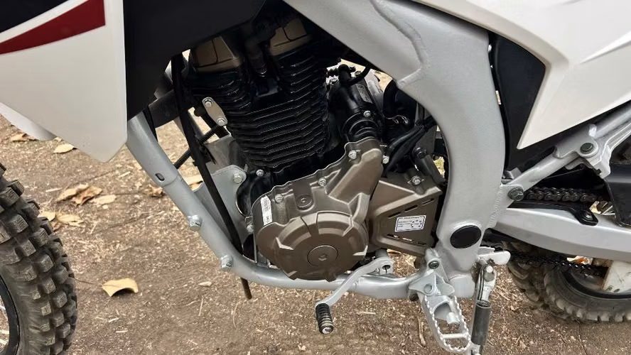 MOTO  LONCIN 250