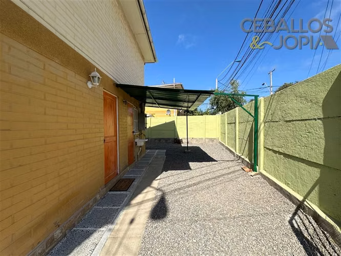 Casa en arriendo de 2 dorm. en Villa Alemana
