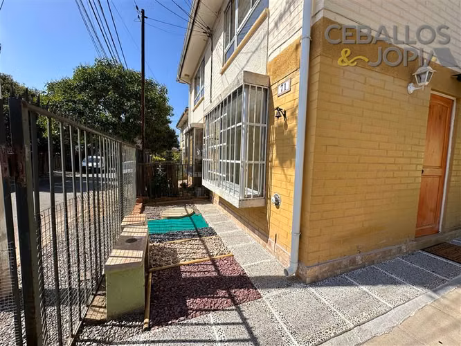 Casa en arriendo de 2 dorm. en Villa Alemana