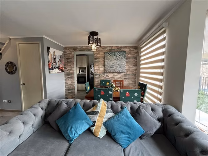 Casa en arriendo en Padre Hurtado 3 dormi 1 estar 3 baños