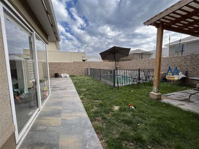 Casa en arriendo en Padre Hurtado 3 dormi 1 estar 3 baños