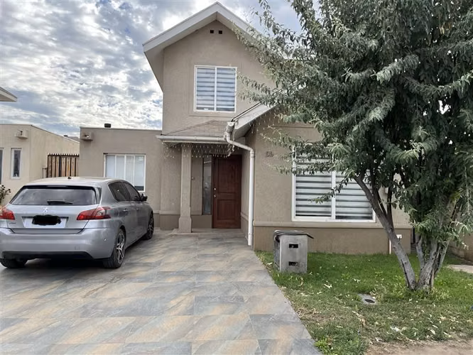 Casa en arriendo en Padre Hurtado 3 dormi 1 estar 3 baños