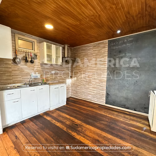 Se arrienda amplia casa de 2 pisos en Los Avellanos, Isla Teja Valdivia