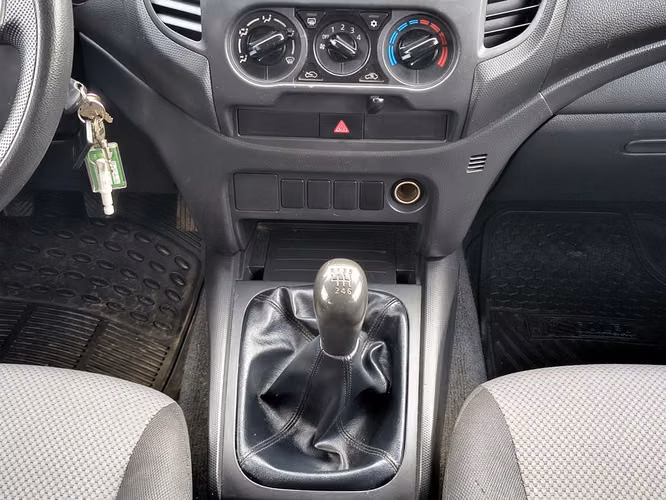 MITSUBISHI L200 2023