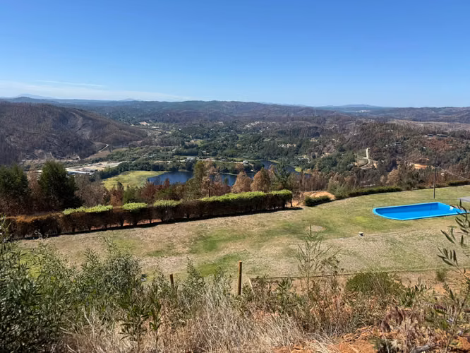 PARCELA 5670m², VISTA DE INFARTO AL VALLE Y LAGUNA PINEDA