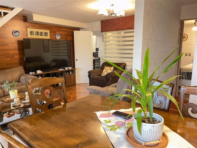 Casa en venta de 5 dorm. en Villa Alemana