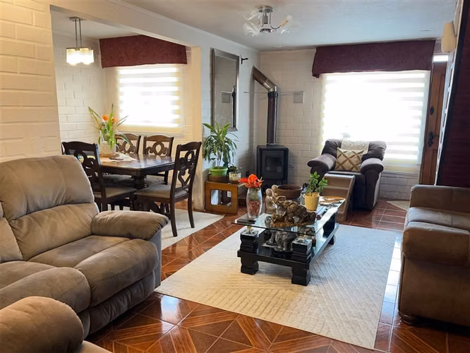 Casa en venta de 5 dorm. en Villa Alemana - Sector Sur