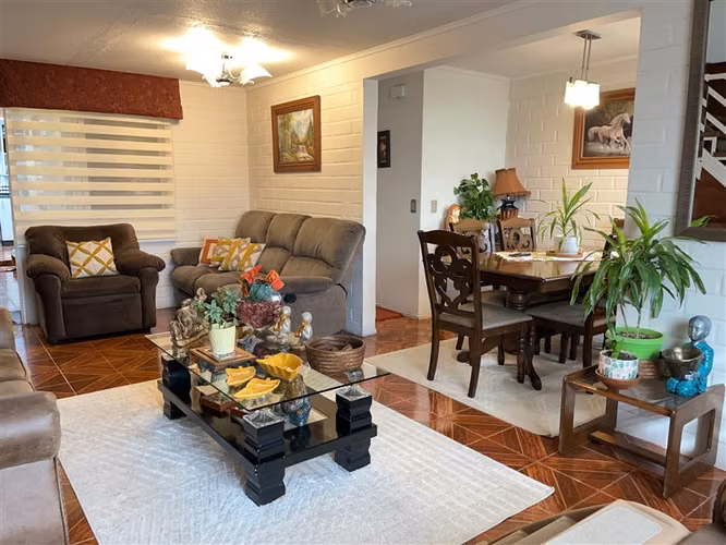 Casa en venta de 5 dorm. en Villa Alemana