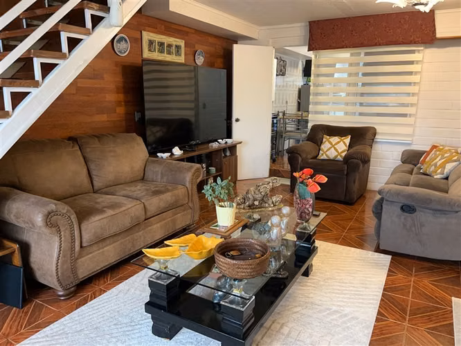 Casa en venta de 5 dorm. en Villa Alemana - Sector Sur