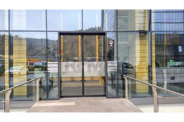 Oficina premium 3 privados + 2 estac.