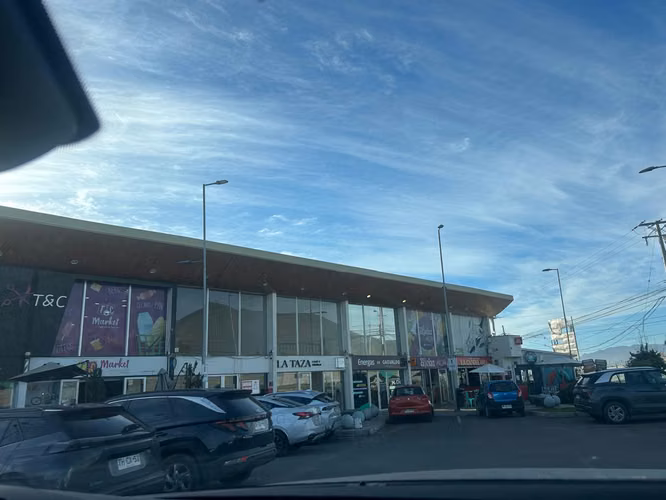 LOCAL DE DOS NIVELES, Y EXCELENTE UBICACIÓN.