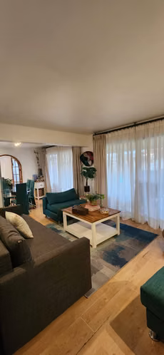 Amplia Casa de 5D + 3B en Condominio Privado con Piscina y Gran Patio Walker Martínez