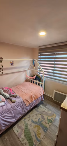 Amplia Casa de 5D + 3B en Condominio Privado con Piscina y Gran Patio Walker Martínez