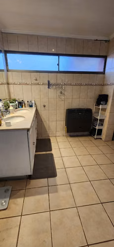 Amplia Casa de 5D + 3B en Condominio Privado con Piscina y Gran Patio Walker Martínez